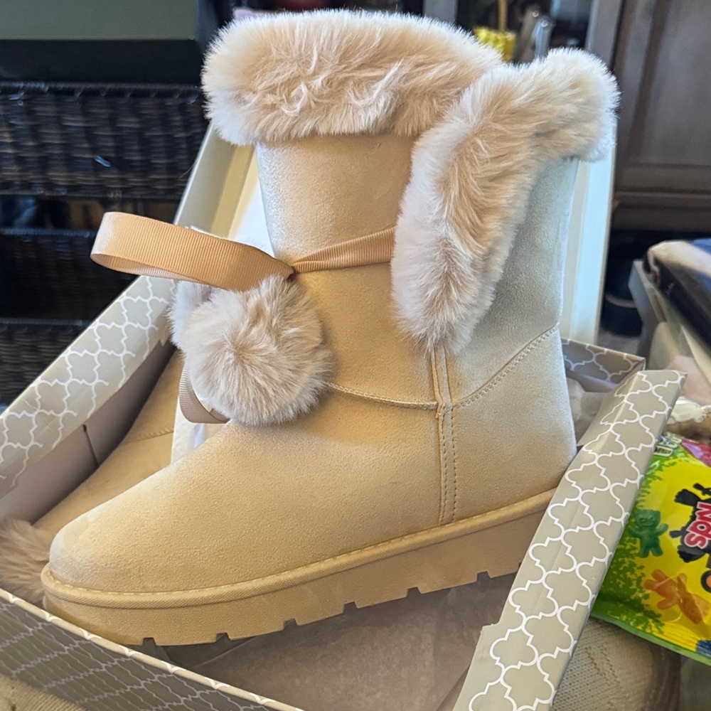 Charlie Paige Cream Winter Boots
